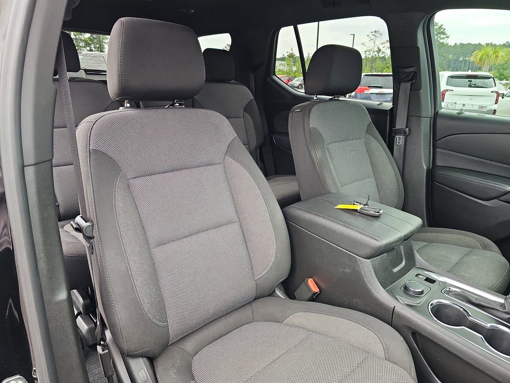 Used 2023 Chevrolet Traverse LT FWD image 14