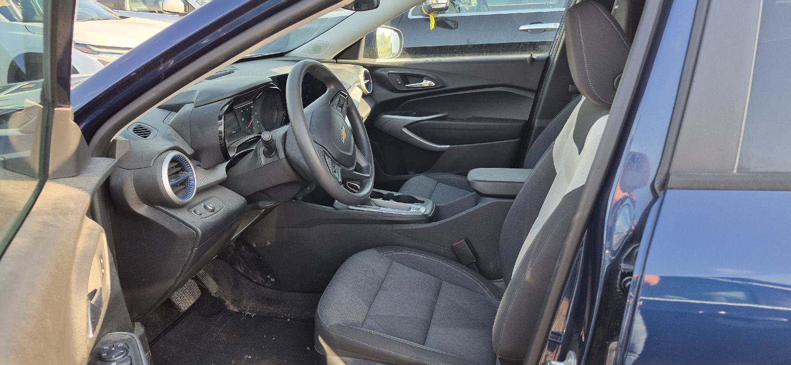 Used 2024 Chevrolet Trax LS w/ LS Convenience Package FWD image 6