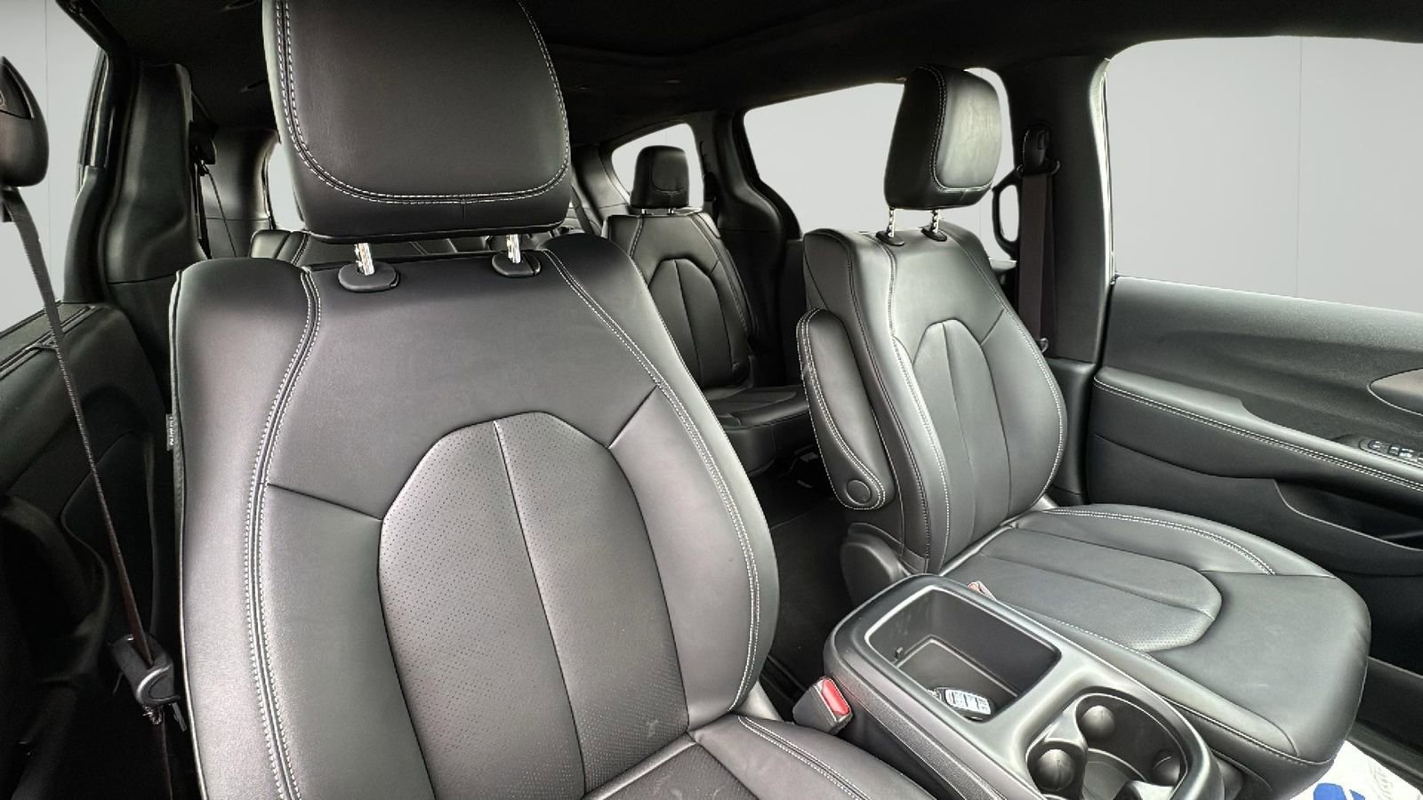 New 2025 Chrysler Pacifica Select w/ Uconnect Theater Family Group image 23