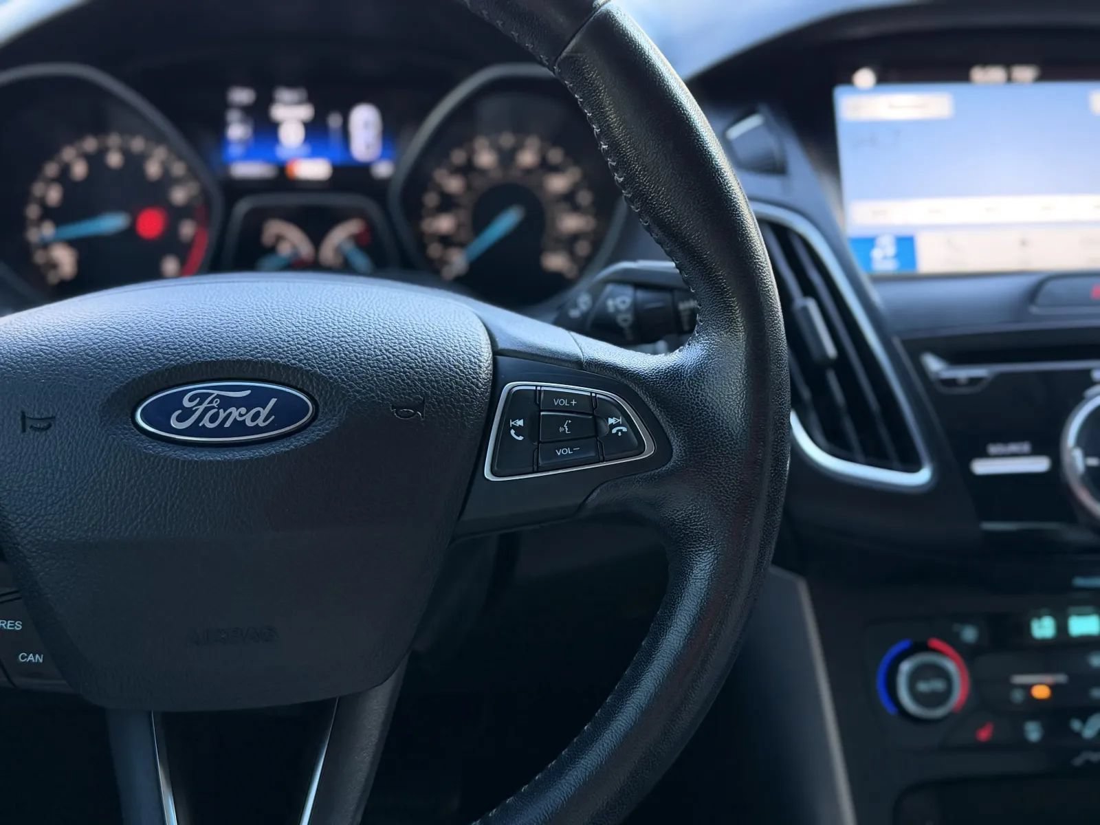 Used 2018 Ford Focus Titanium FWD image 25