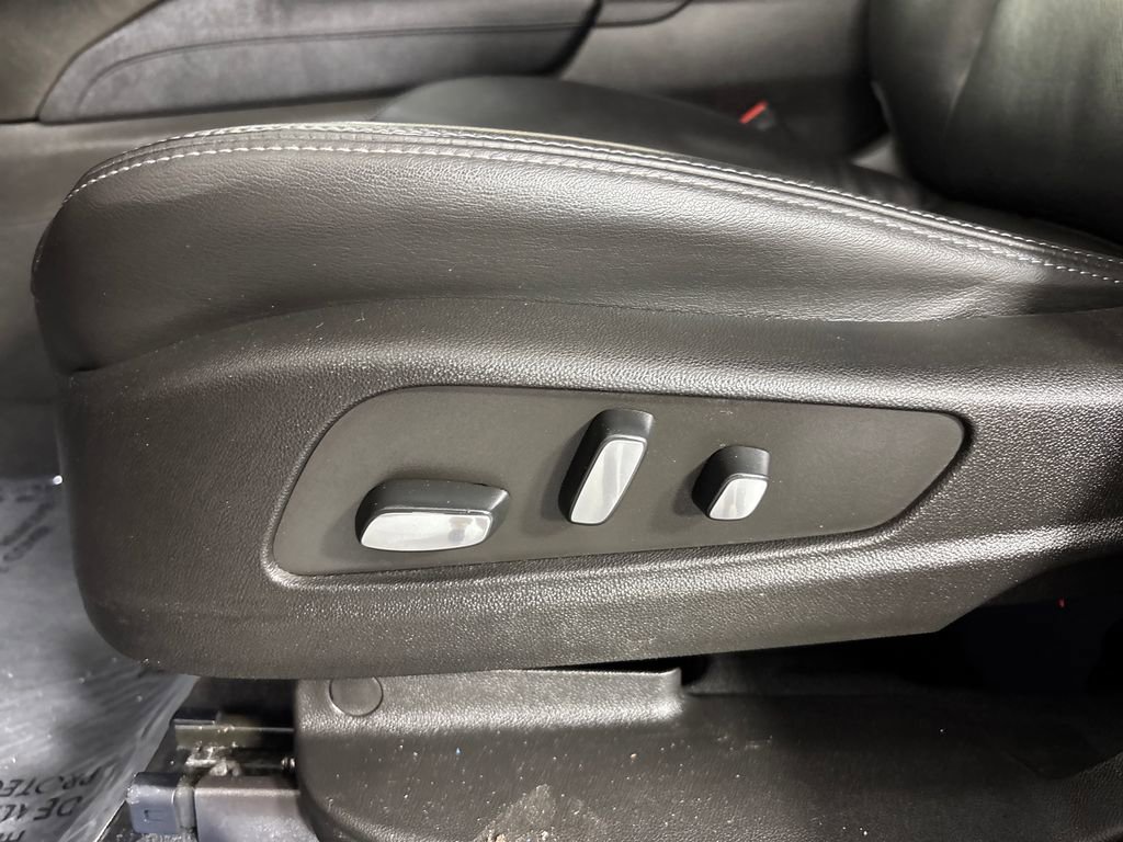 Used 2023 Cadillac XT6 Premium Luxury image 10