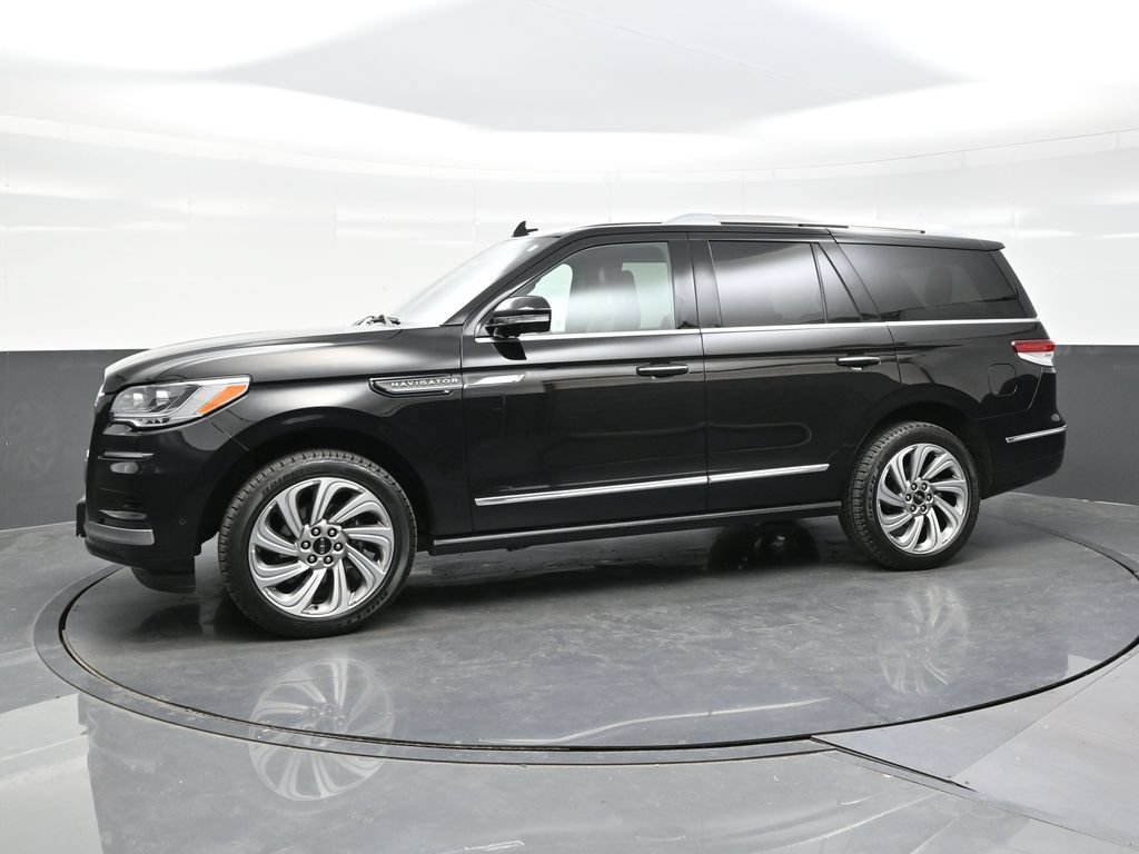 Used 2022 Lincoln Navigator Reserve AWD/4WD image 3