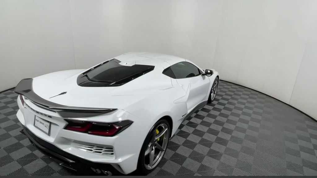 New 2025 Chevrolet Corvette E-Ray w/ ZER Performance Package AWD/4WD image 15
