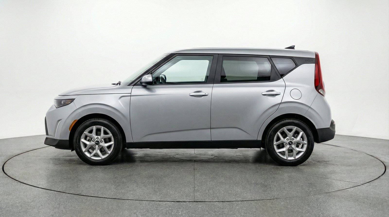 Used 2025 Kia Soul LX w/ LX Technology Package FWD image 5