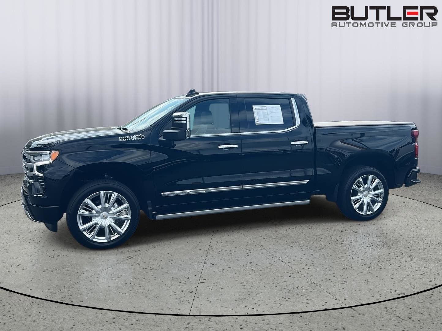 Used 2024 Chevrolet Silverado 1500 High Country w/ High Country Premium Package image 3