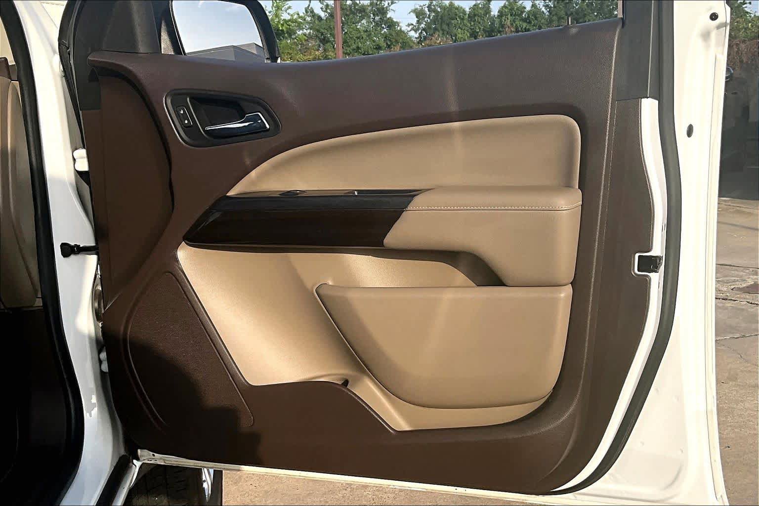 Used 2017 GMC Canyon SLT w/ Driver Alert Package image 23