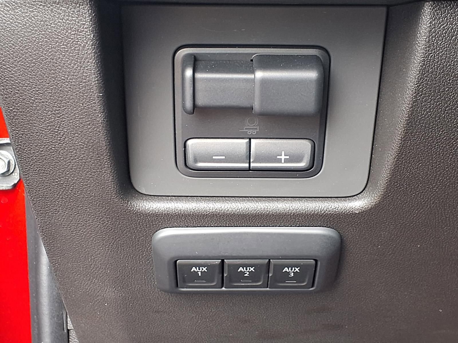 Used 2025 Chevrolet Colorado Trail Boss w/ Off-Road Front Bumper Package image 7