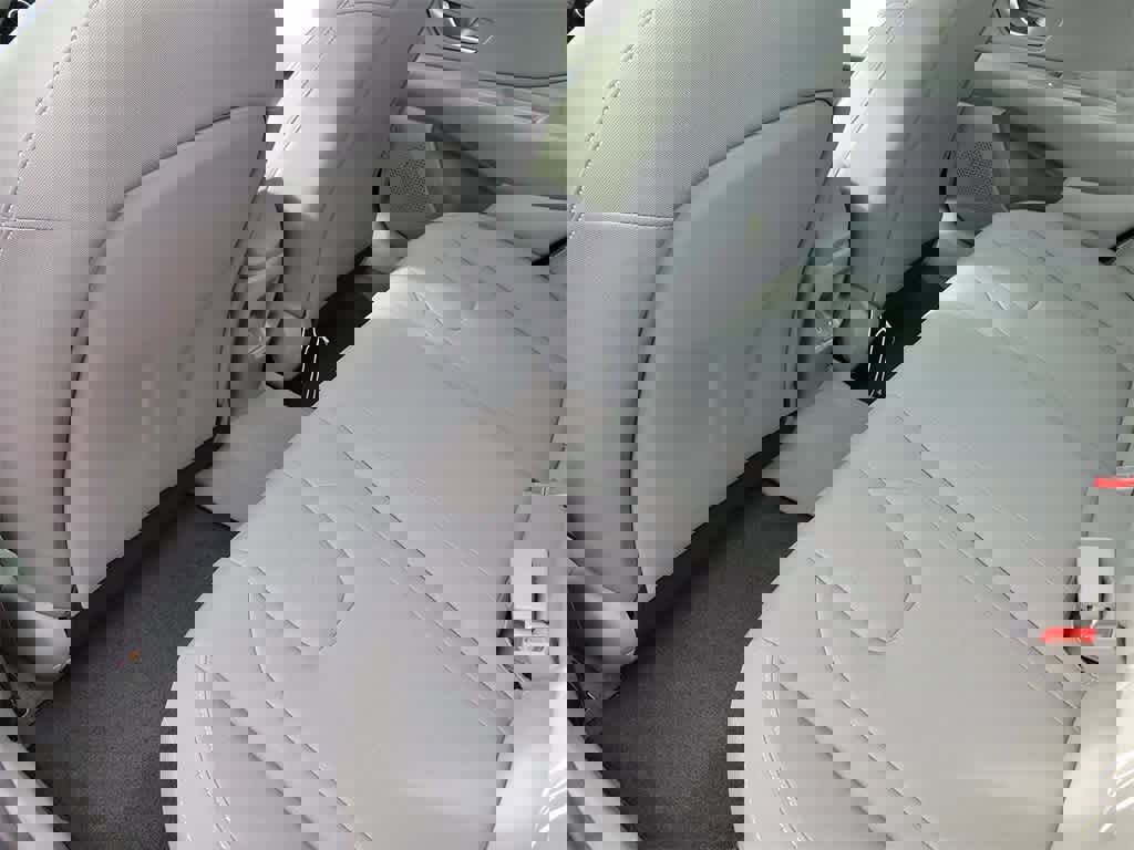 New 2025 Hyundai Elantra SEL image 12