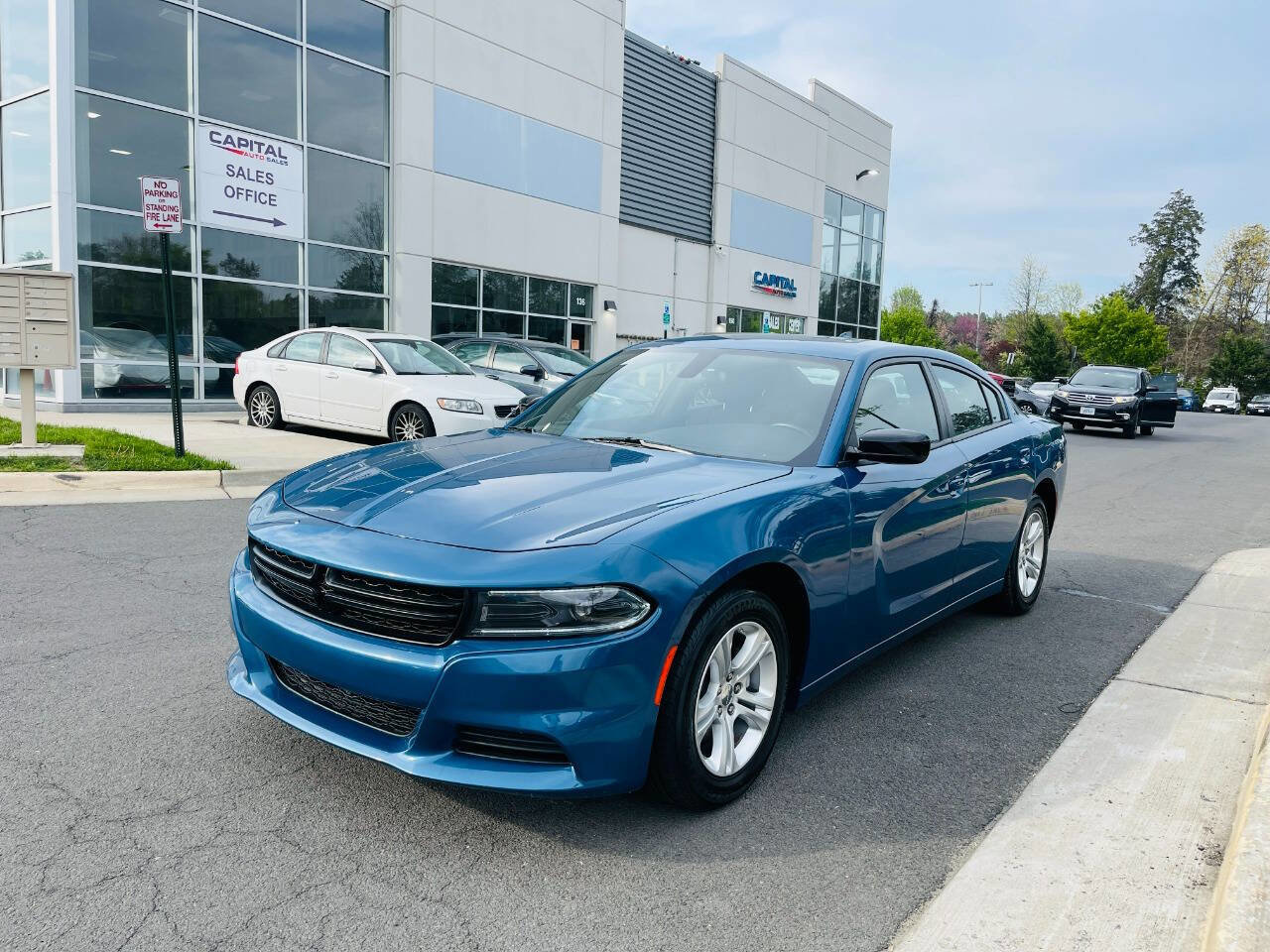 Used 2023 Dodge Charger SXT image 2