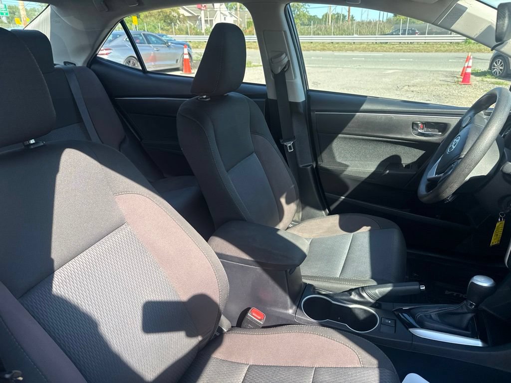 Used 2018 Toyota Corolla LE FWD image 17