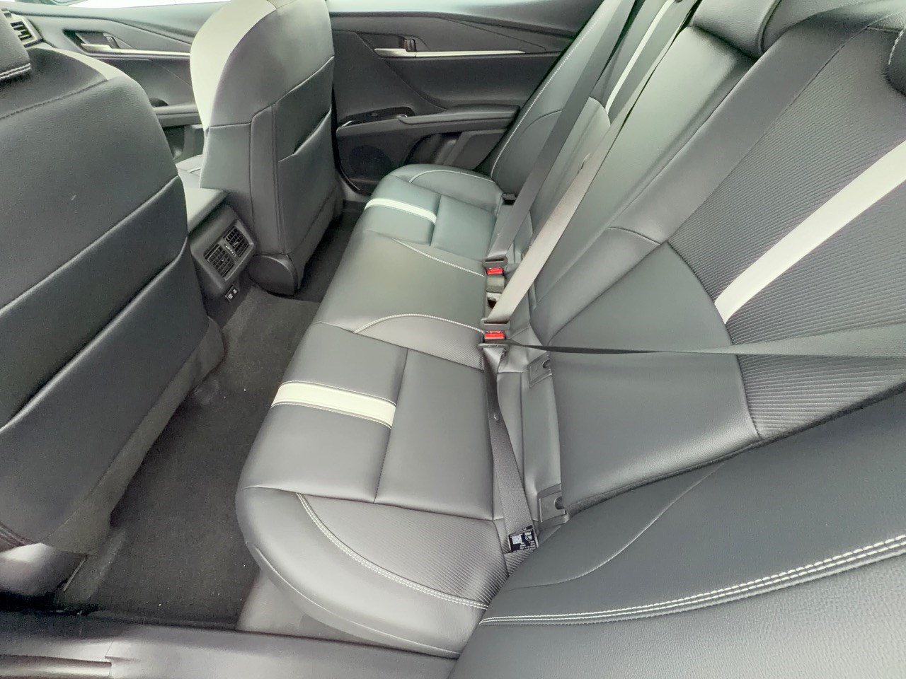 Used 2026 Toyota Camry SE FWD image 25