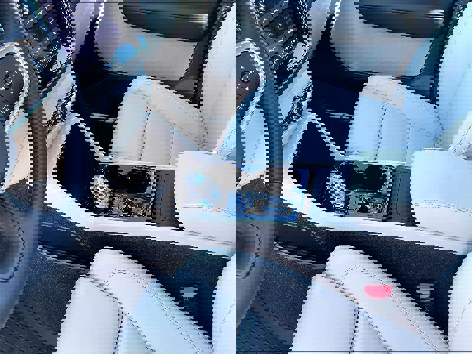 Used 2026 Volvo XC40 B5 Plus w/ Protection Package Premier image 20