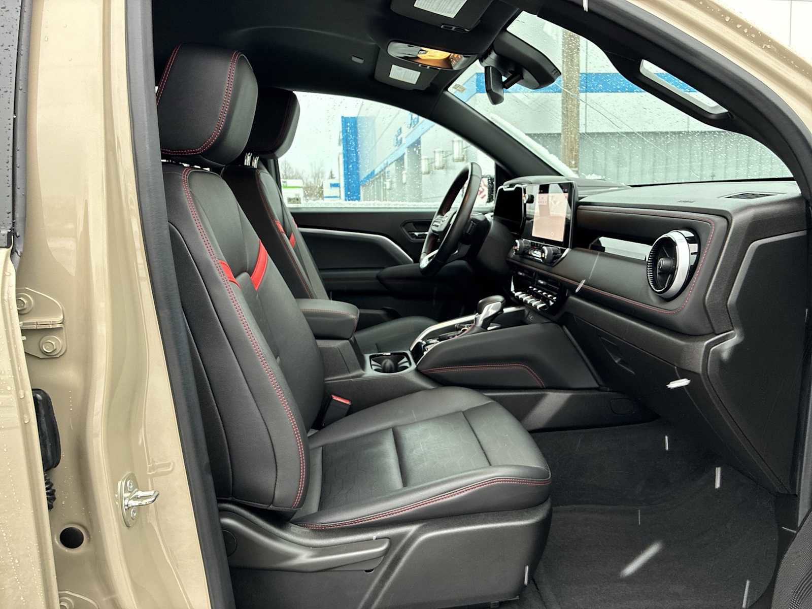 Used 2023 Chevrolet Colorado Z71 w/ Z71 Convenience Package 2 image 28