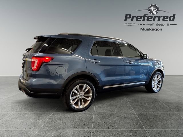 Used 2018 Ford Explorer XLT w/ Equipment Group 202A AWD/4WD image 17