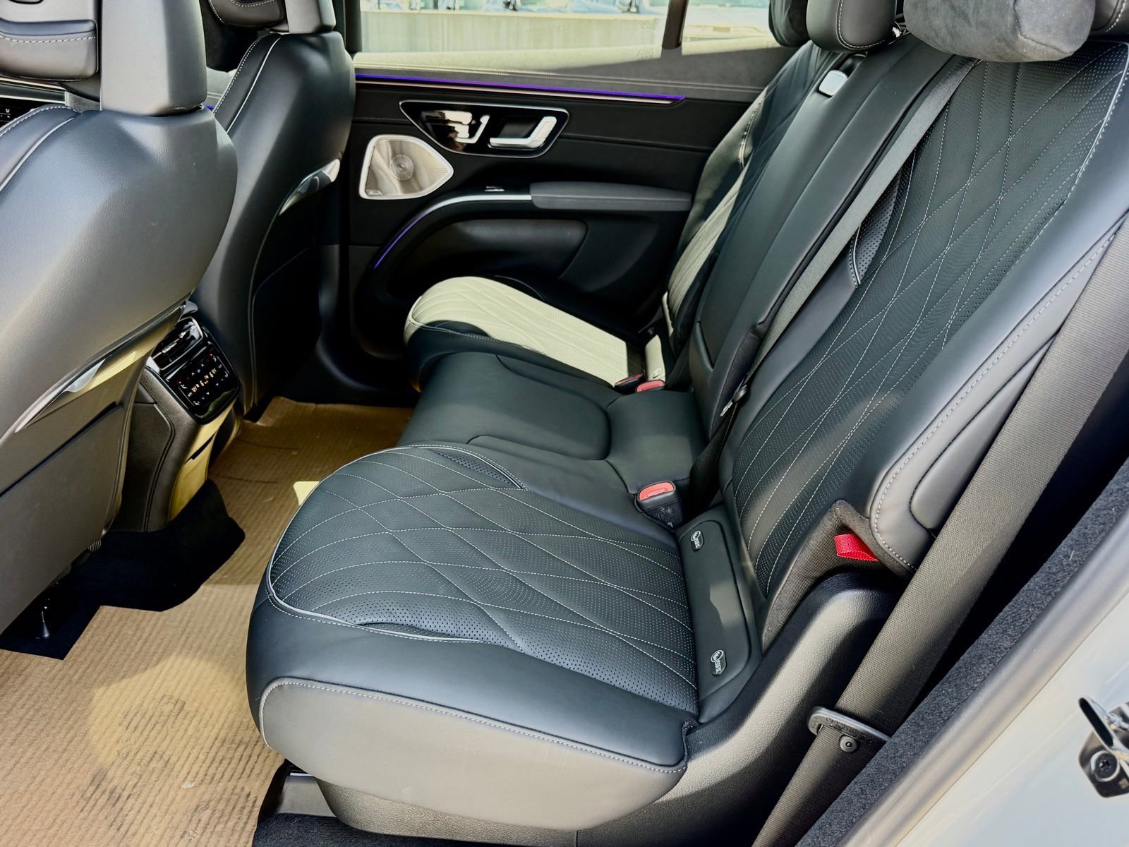 New 2026 Mercedes-Benz EQS 550 4MATIC SUV image 29