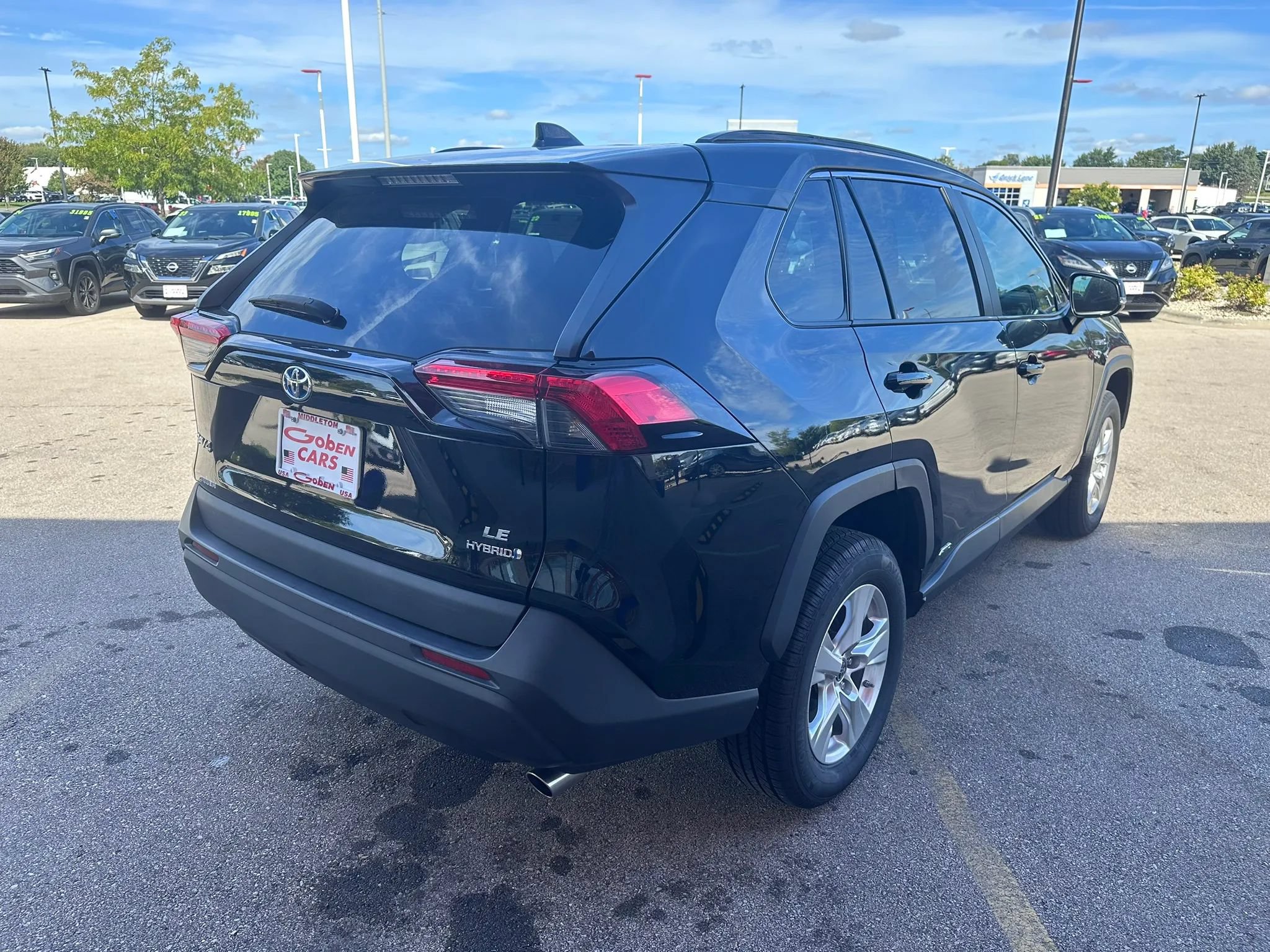 Used 2021 Toyota RAV4 LE AWD/4WD image 5