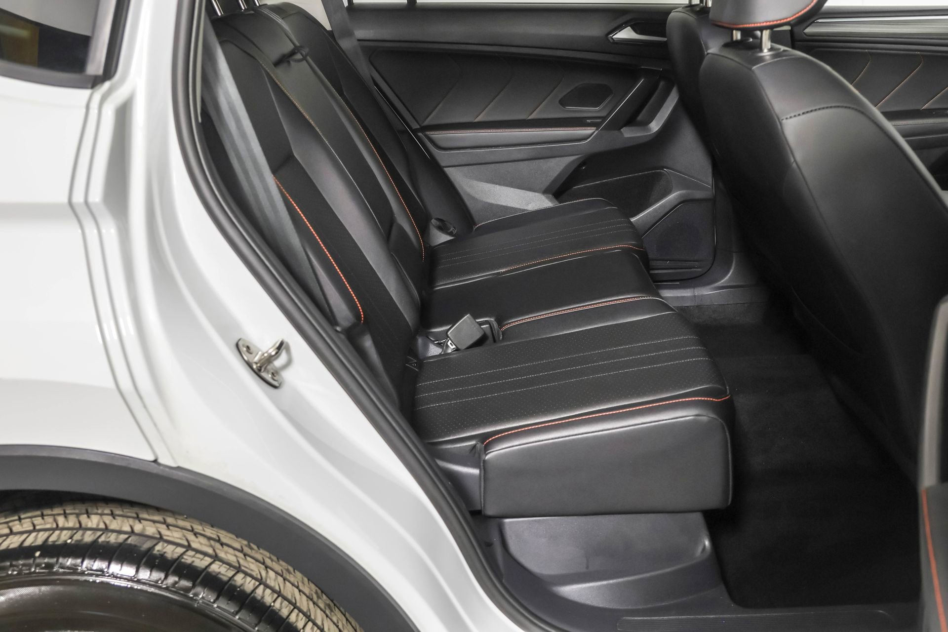 Used 2024 Volkswagen Tiguan Wolfsburg Edition image 40