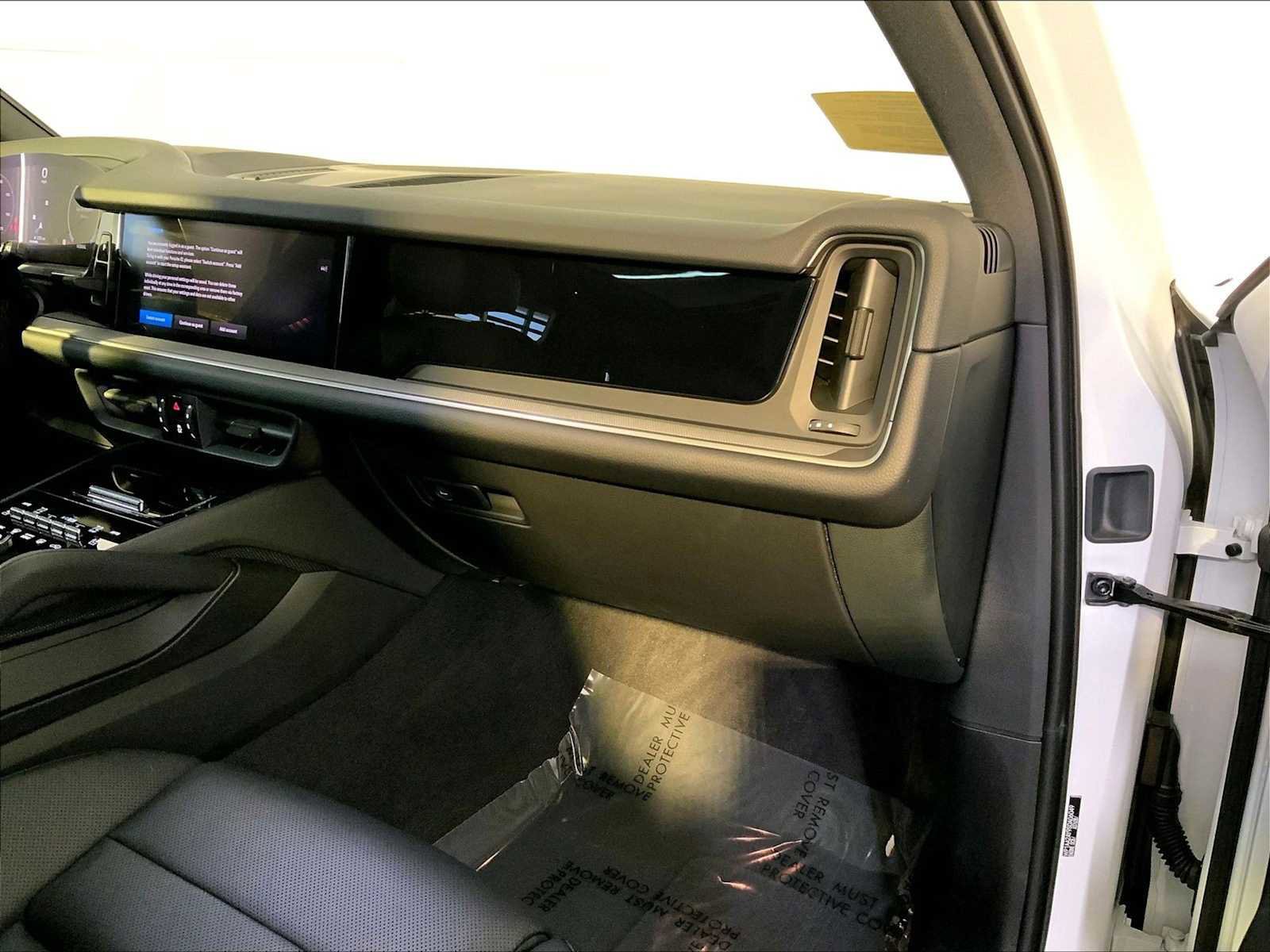 Certified 2025 Porsche Cayenne image 22