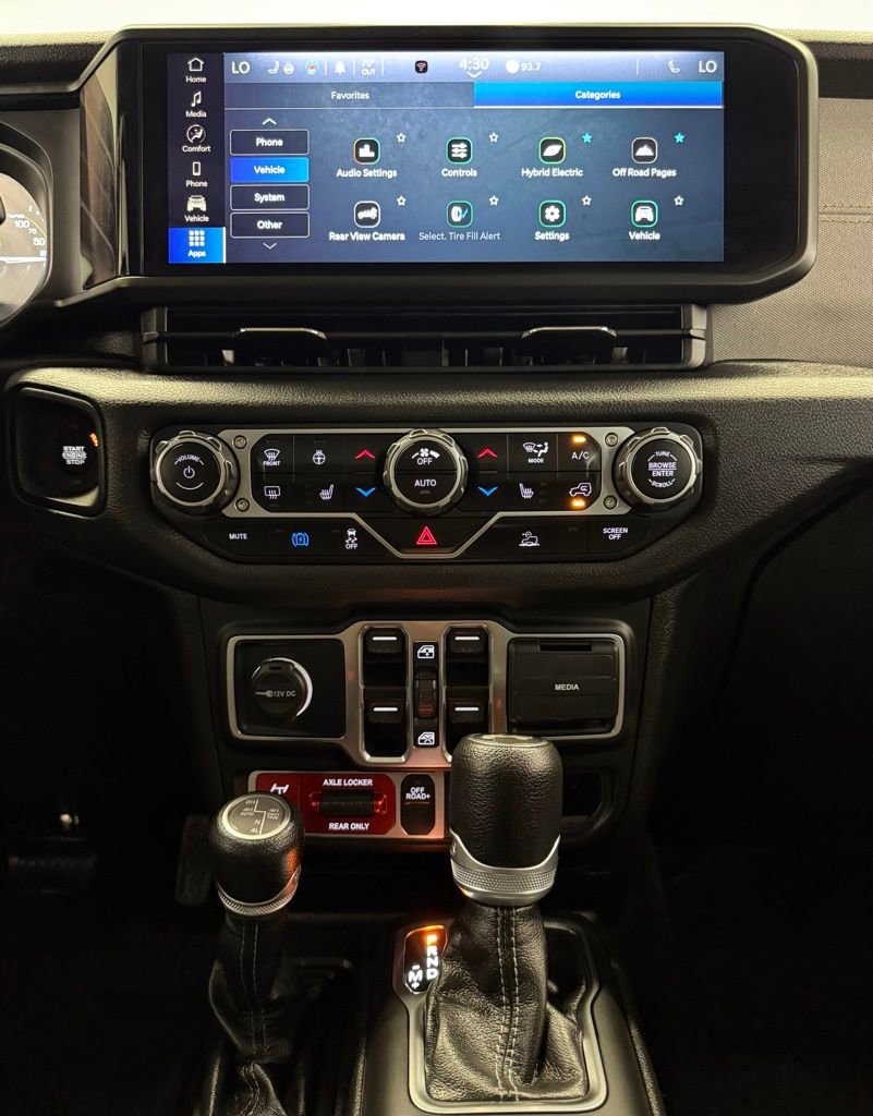 Used 2024 Jeep Wrangler Unlimited image 29