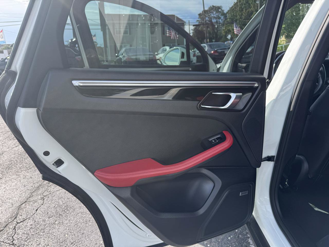 Used 2018 Porsche Macan Sport Edition AWD/4WD image 12
