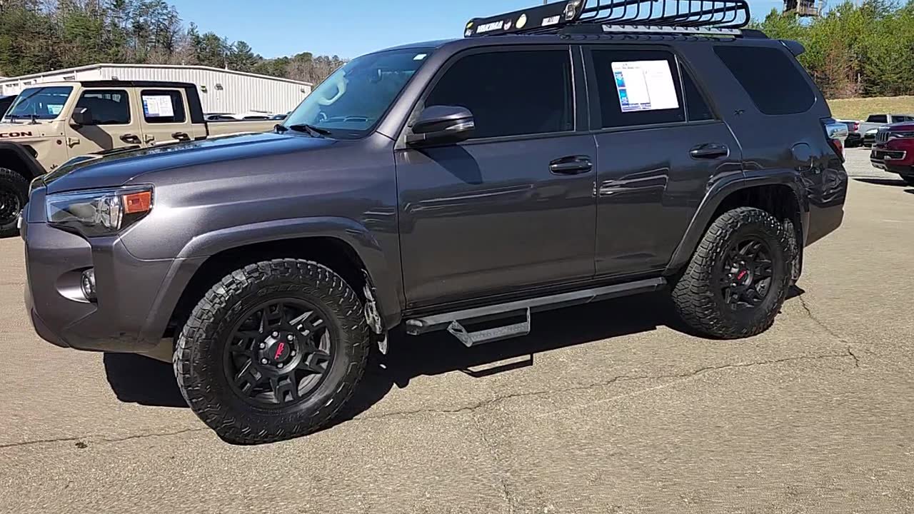 Used 2022 Toyota 4Runner SR5 Premium w/ Moonroof Package image 4