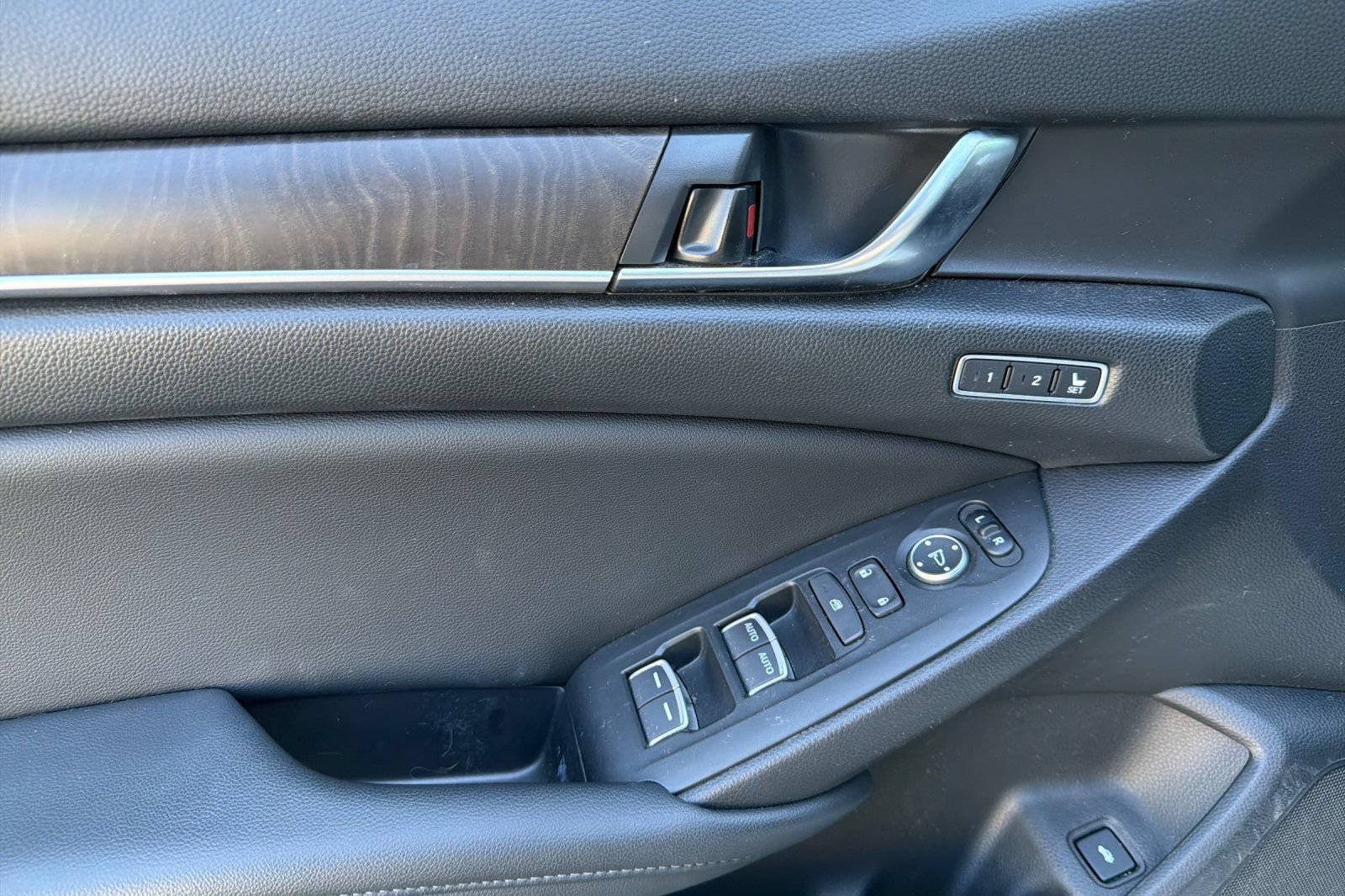 Used 2021 Honda Accord EX-L image 11