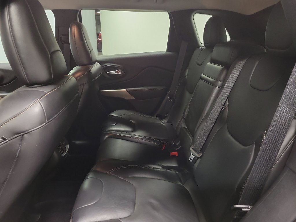 Used 2018 Jeep Cherokee Limited AWD/4WD image 30