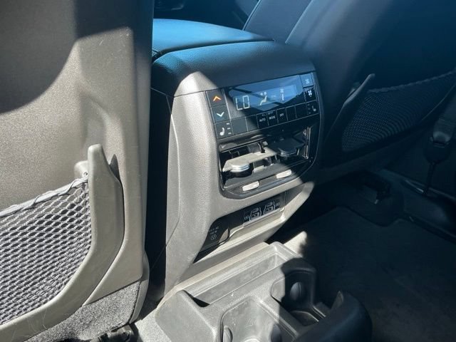 Used 2023 Jeep Grand Cherokee L Limited AWD/4WD image 35