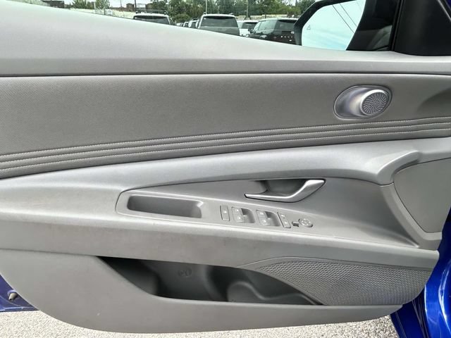 Used 2025 Hyundai Elantra Sport FWD image 13