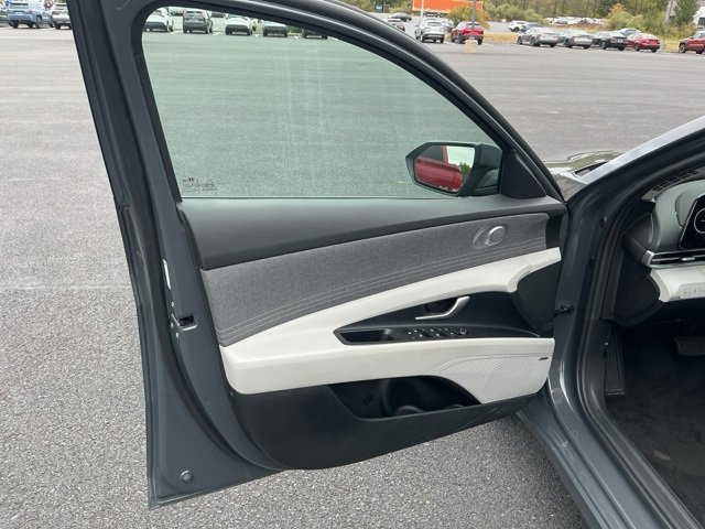 Certified 2024 Hyundai Elantra Limited image 9