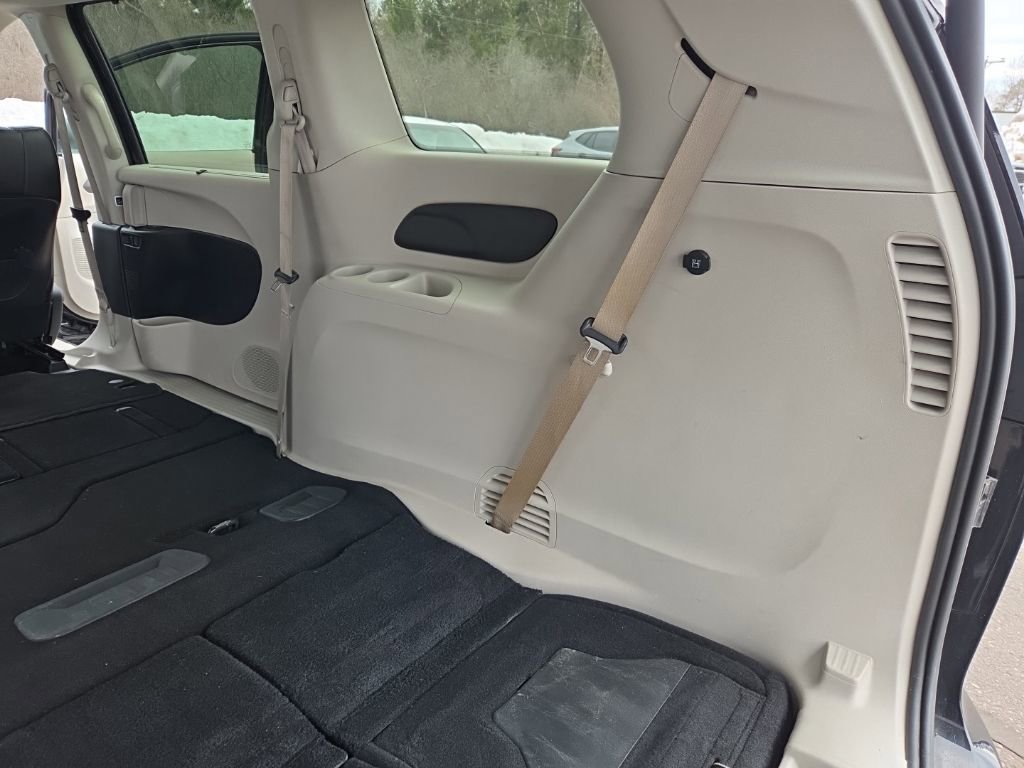 Used 2023 Chrysler Pacifica Touring-L FWD image 34