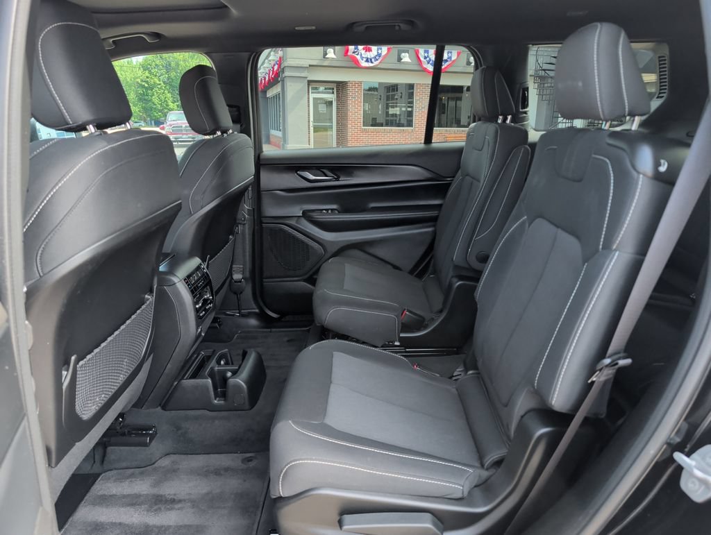 Used 2024 Jeep Grand Cherokee L Laredo w/ Luxury Tech Group I AWD/4WD image 29