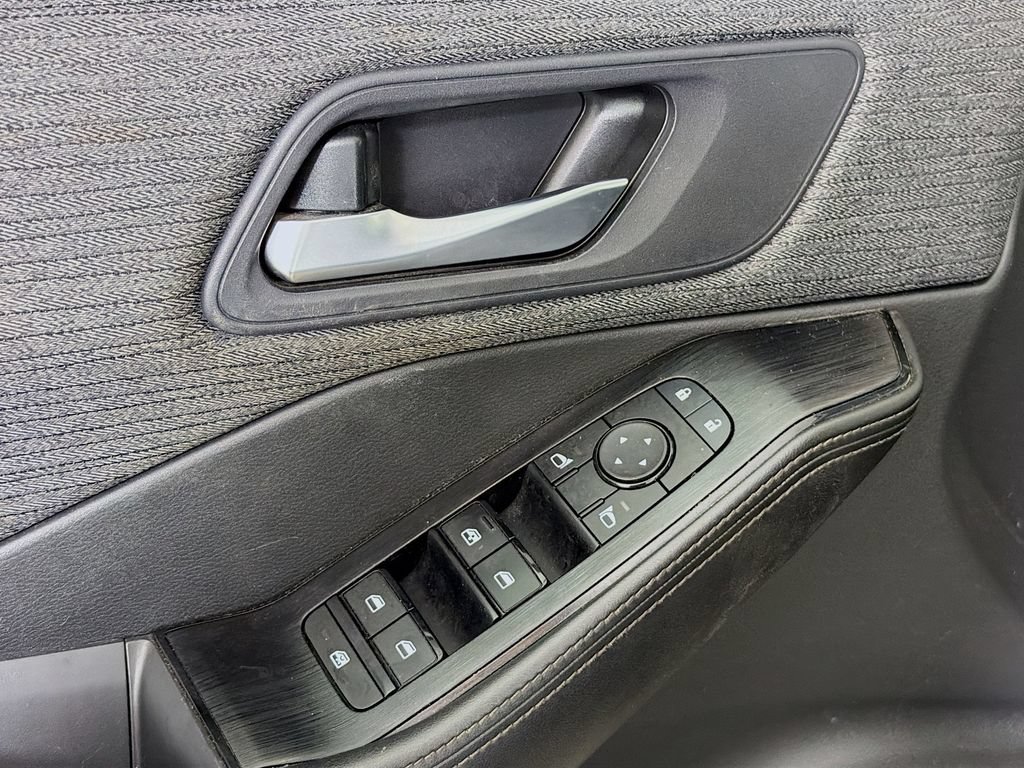 Used 2022 Nissan Rogue SV FWD image 21
