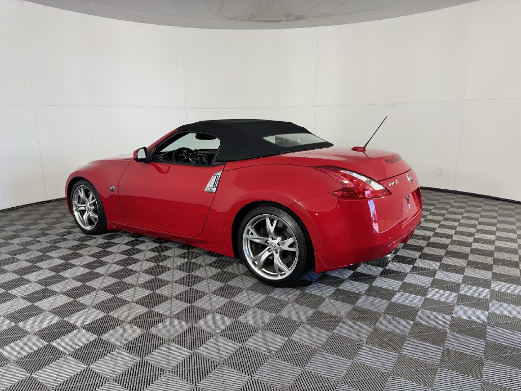 Used 2010 Nissan 370Z Touring w/ Sport Pkg RWD image 19