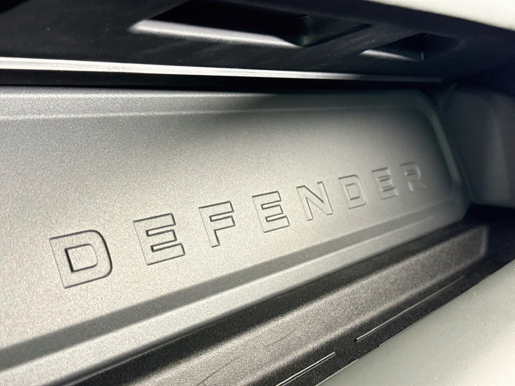 Used 2026 Land Rover Defender 110 X-Dynamic SE AWD/4WD image 24