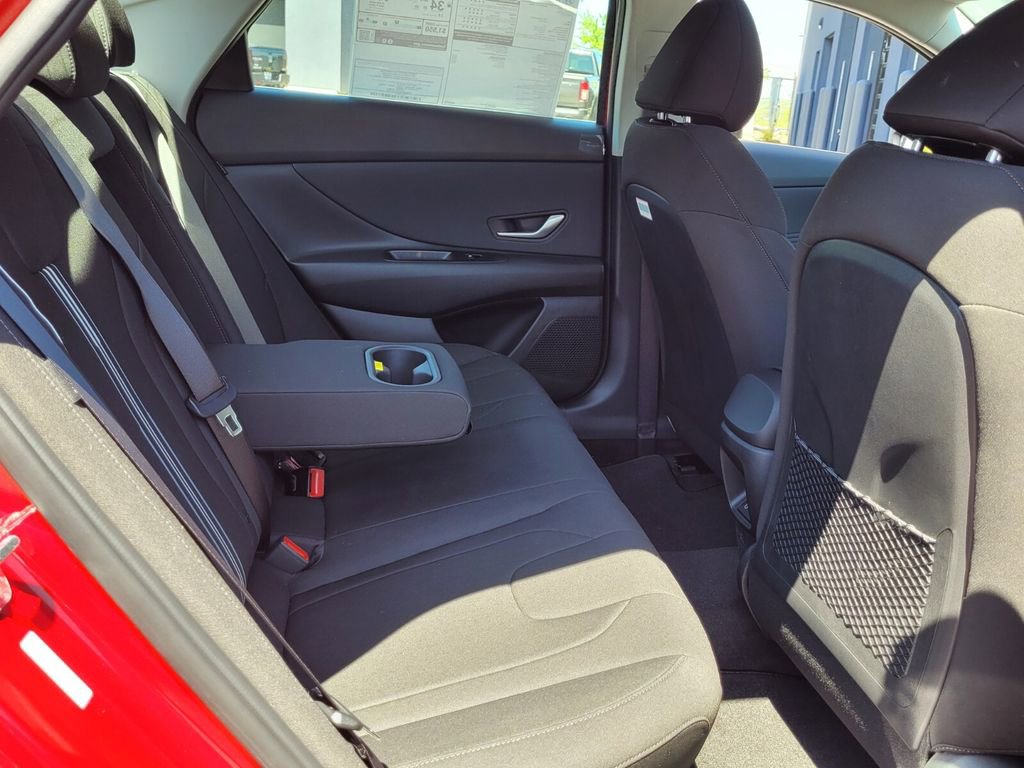 New 2025 Hyundai Elantra SEL image 17