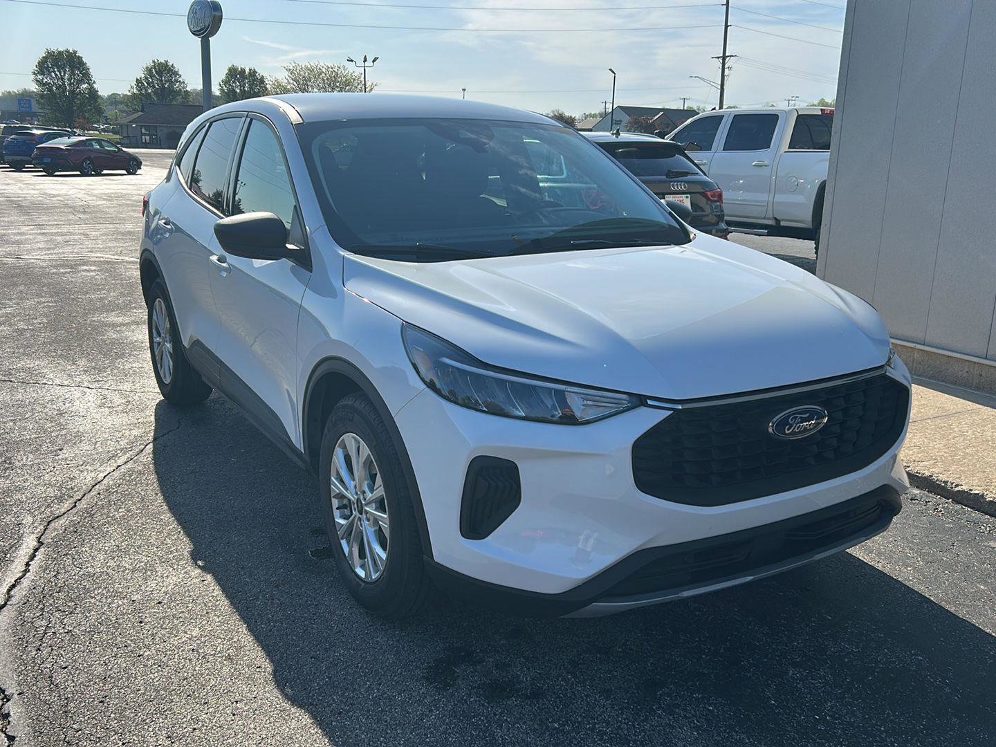 Used 2025 Ford Escape Active w/ Cold Weather Package FWD image 2