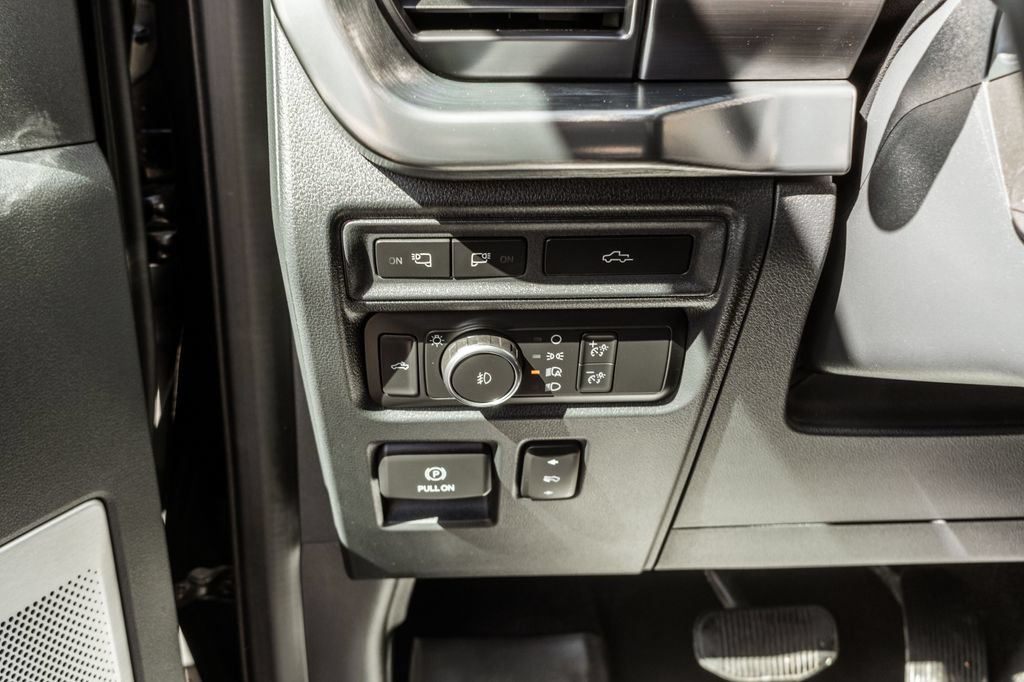 Used 2022 Ford F150 Lariat w/ Equipment Group 502A High AWD/4WD image 19