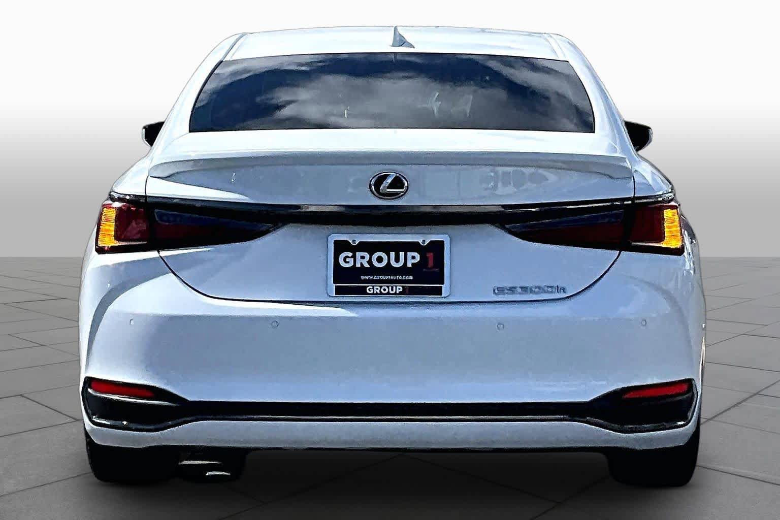 Used 2025 Lexus ES 300h F Sport w/ Accessory Package (Z1) image 5