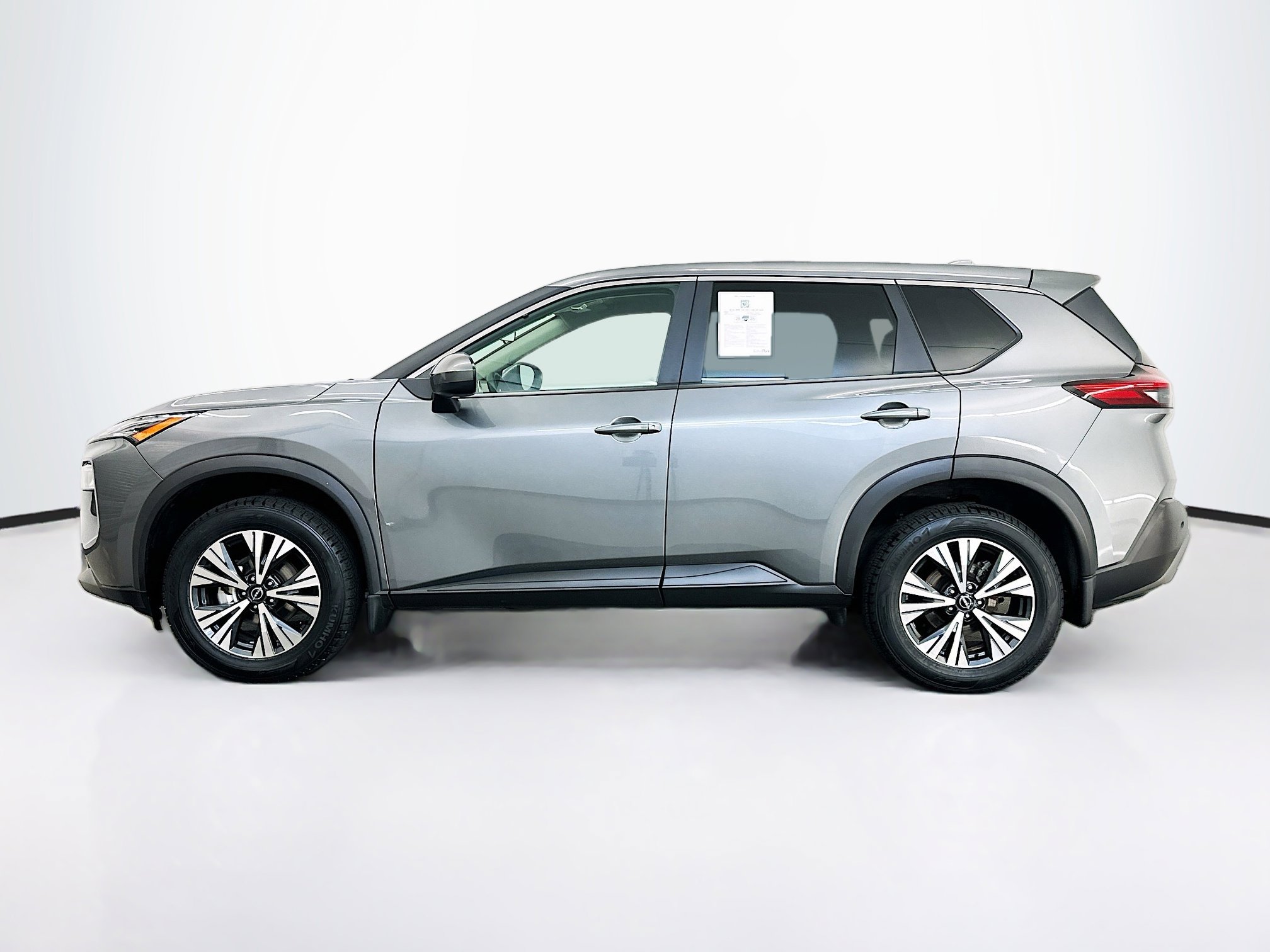 Used 2023 Nissan Rogue SV image 4