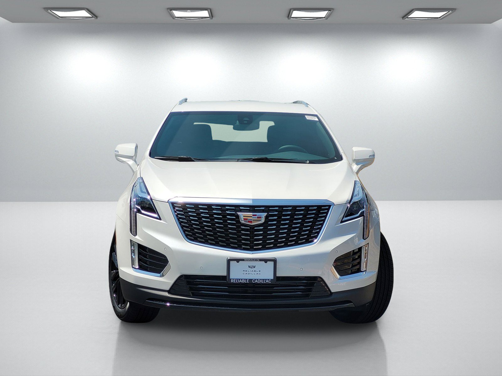 New 2026 Cadillac XT5 Luxury w/ LPO, ONYX Package FWD image 2
