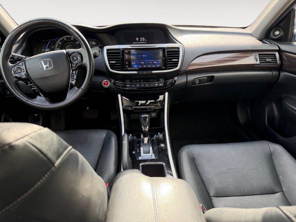 Used 2017 Honda Accord Touring image 10