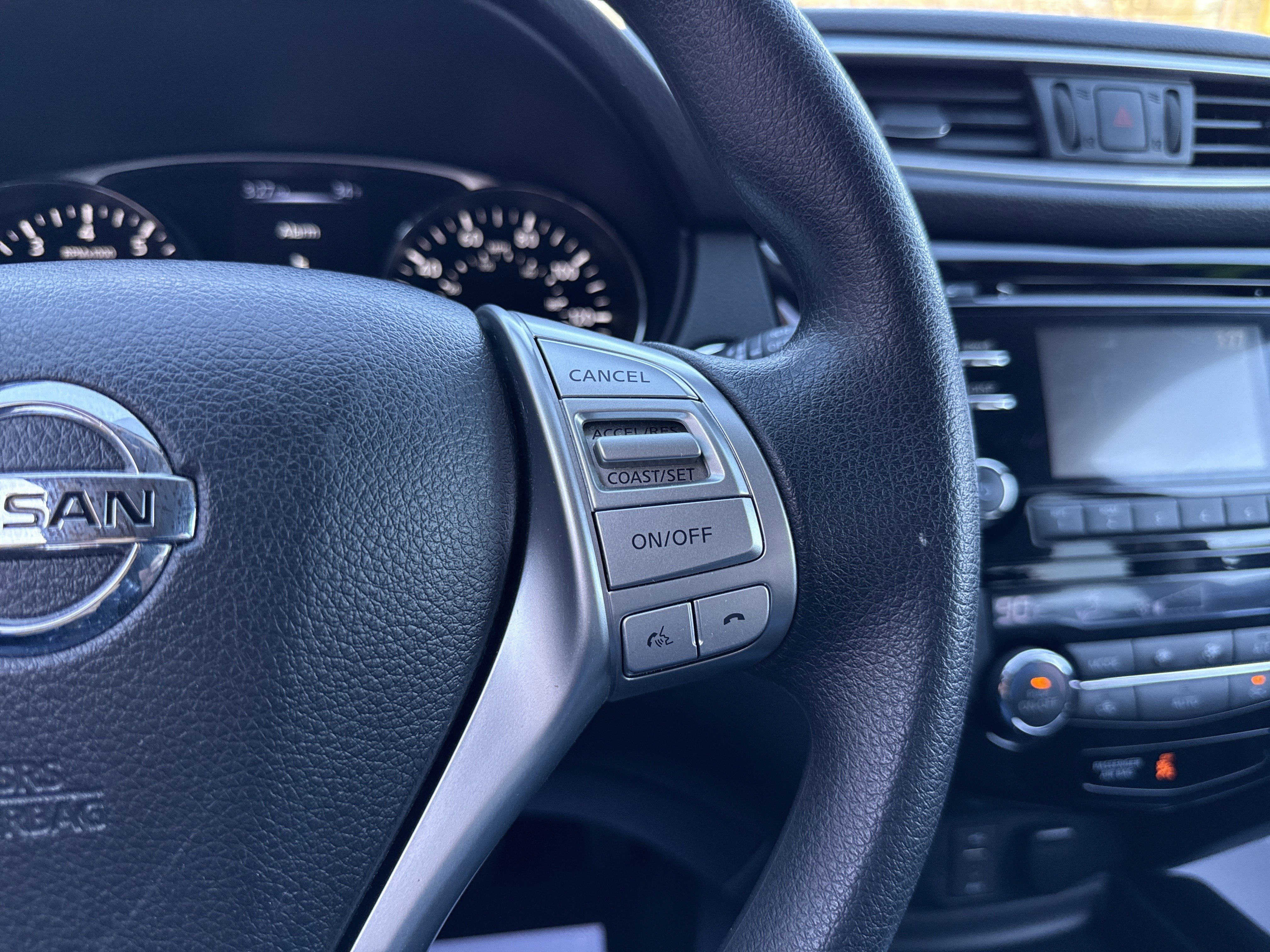 Used 2016 Nissan Rogue SV image 19