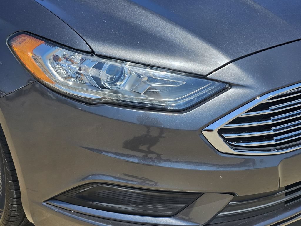 Used 2018 Ford Fusion SE w/ Fusion SE Technology Package FWD image 8