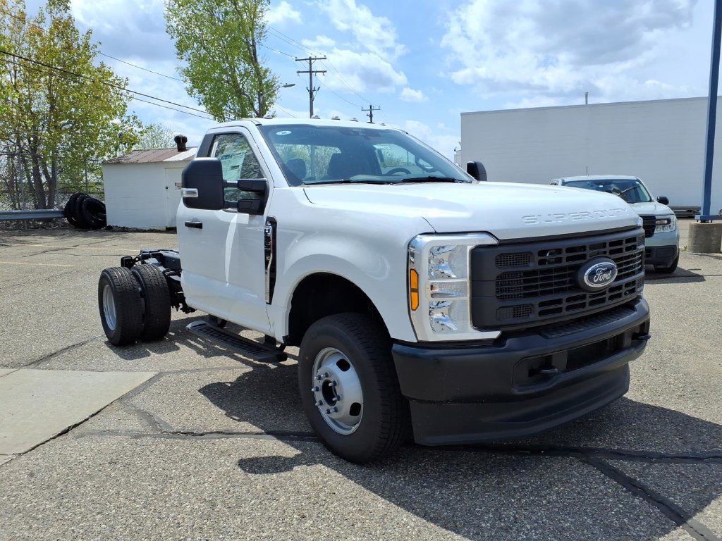 New 2026 Ford F350 XL AWD/4WD image 3