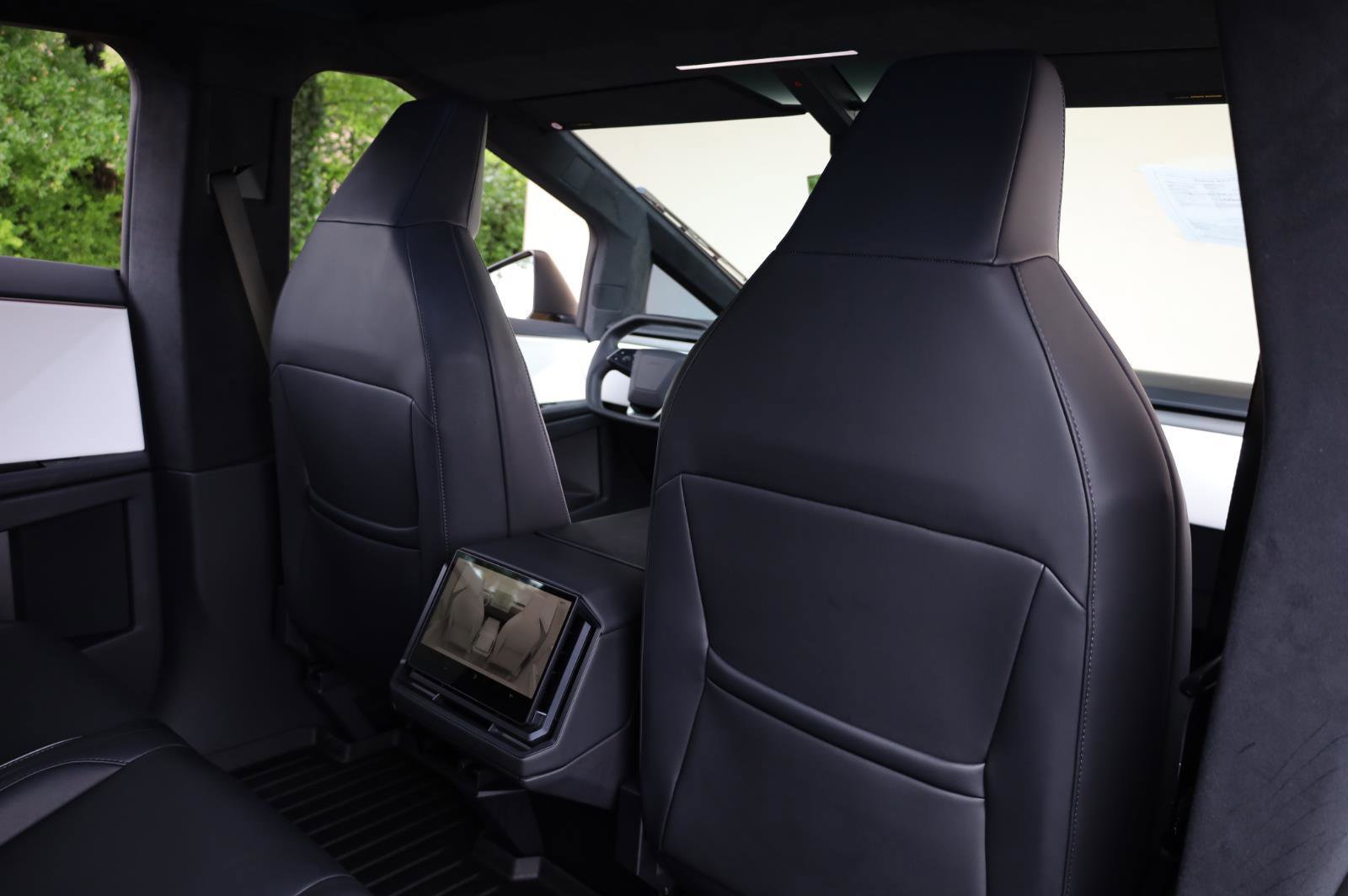 Used 2024 Tesla Cybertruck AWD Crew Cab image 26