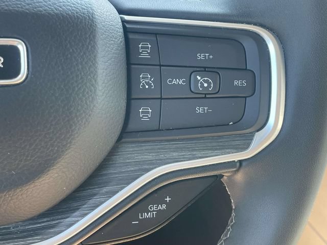 Used 2024 Jeep Wagoneer L Series II w/ Flexible Seating Group RWD image 23