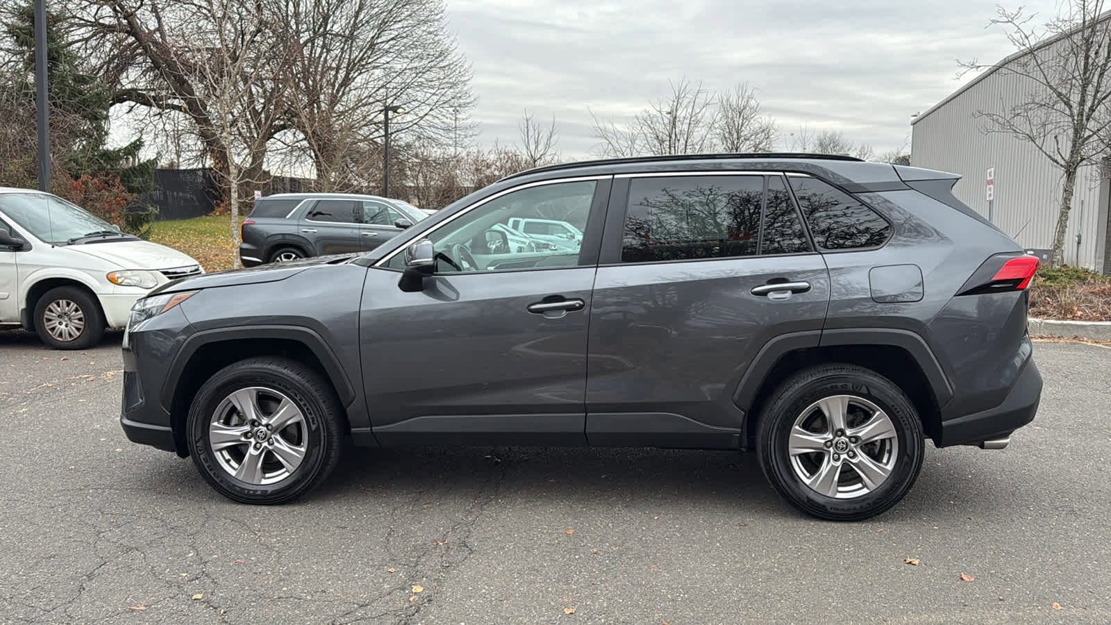 Used 2022 Toyota RAV4 XLE image 6