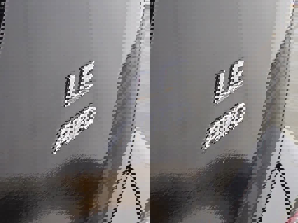 Used 2018 Toyota RAV4 LE w/ All Weather Liner Package image 17