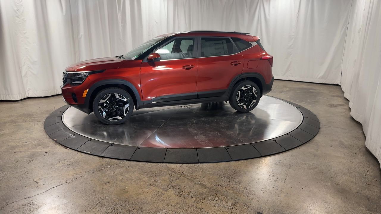 Certified 2025 Kia Seltos SX w/ SX Sunroof Package image 10